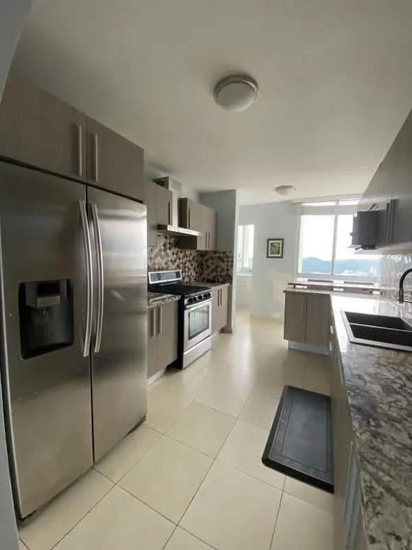 Contemporary kitchen granite counters appliances PH Solaris El Cangrejo