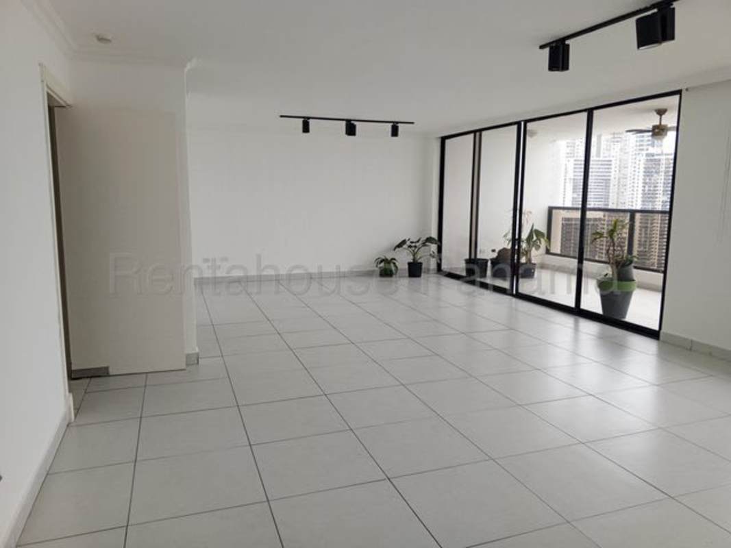 Balcony overlooking Pacific Ocean and Panama City skyline at PH Torres del Pacífico Marbella