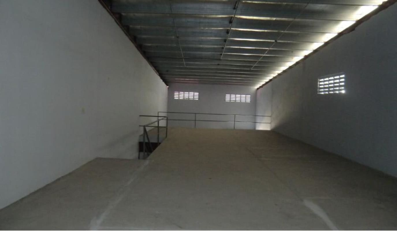 Spacious interior of industrial warehouse with concrete floor at Galeras Balzac Juan Díaz Panama City