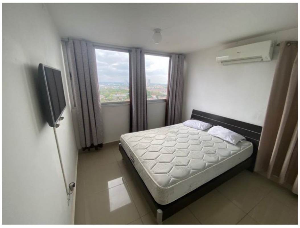 Modern bedroom with AC panoramic window city view PH Vía Cincuentenario Panama
