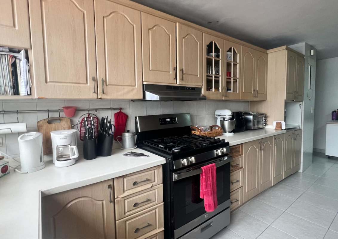 Large master bedroom with windows PH Vista Bella Plaza Marbella Panama City