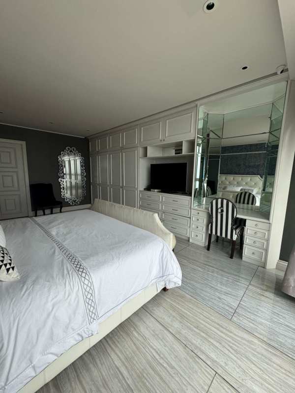 Elegant master bedroom with ocean view balcony PH Ocean Club Punta Pacifica