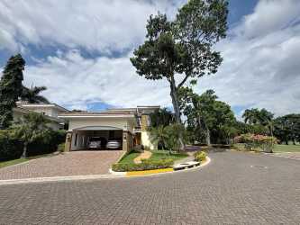 Modern kitchen with granite countertops golf villa for rent PH Tucan Country Club