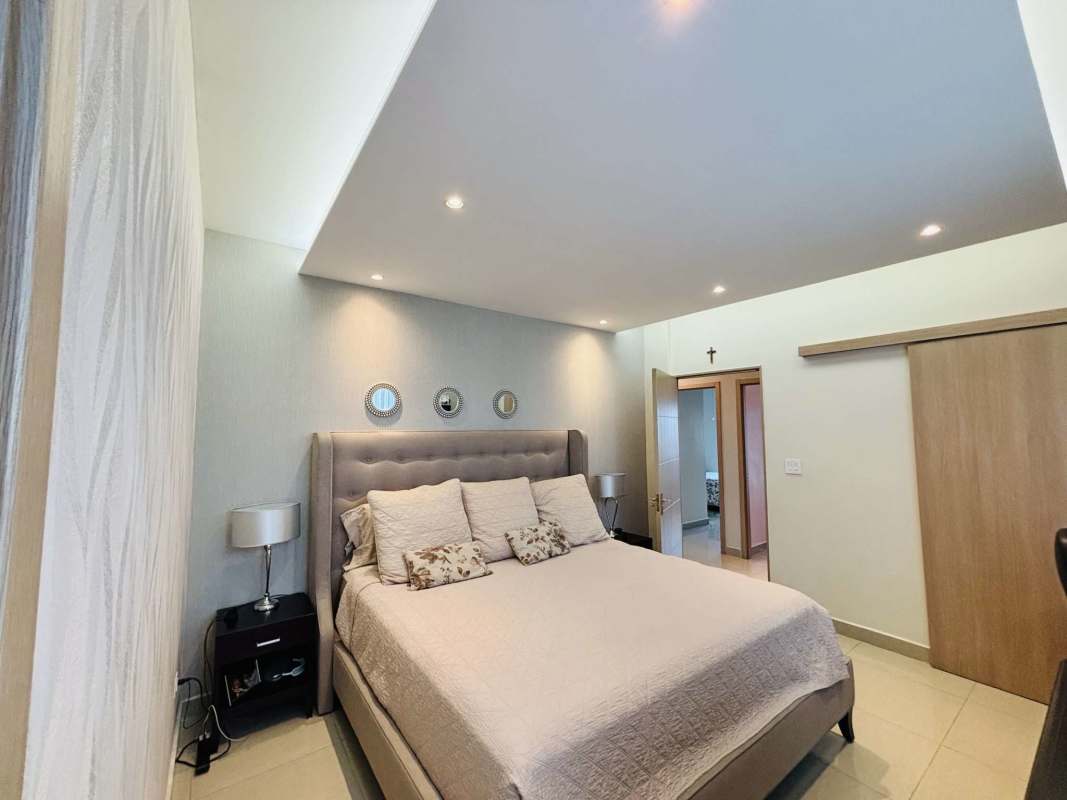 Spacious master bedroom with walk-in closet in Quartz Tower Coco del Mar Panama