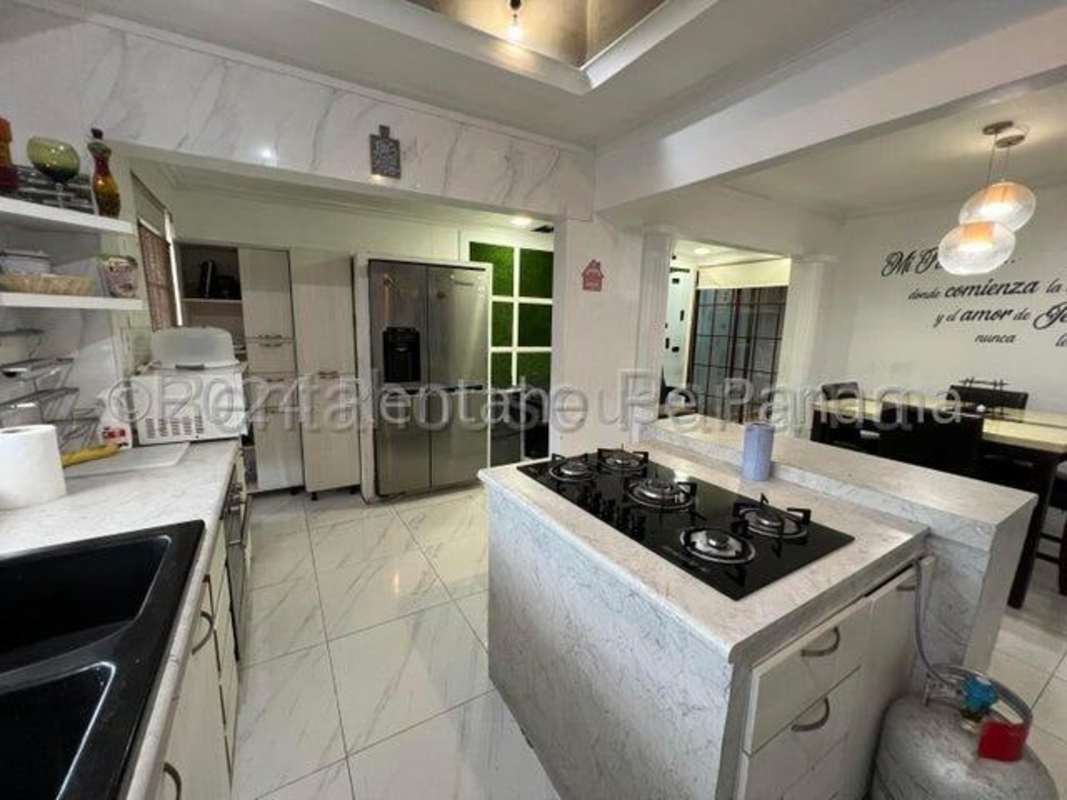 Concrete backyard patio with utility area Don Bosco Panama