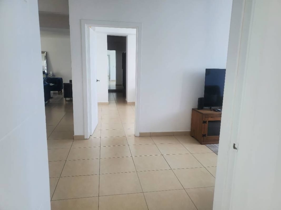 Luxurious infinity pool overlooking Pacific Ocean at PH Oasis Punta Pacifica Panama