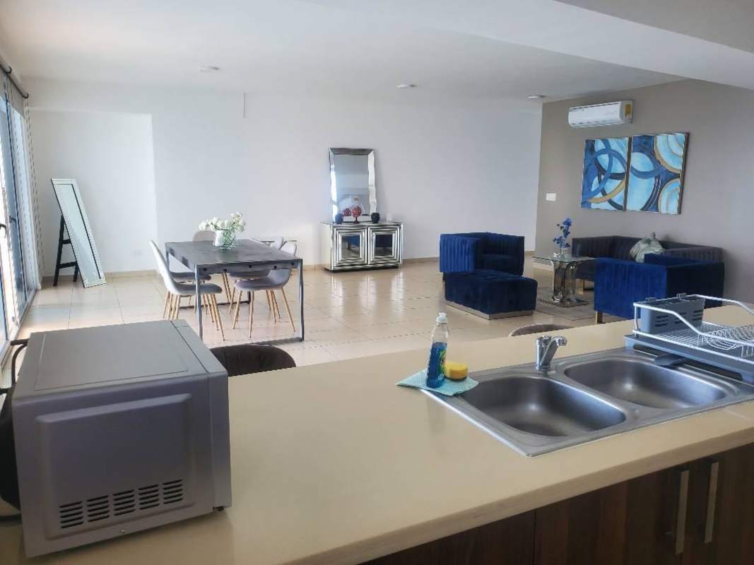 Spacious master bedroom with closet, split AC, ensuite bath ocean view PH Oasis on the Bay Panama