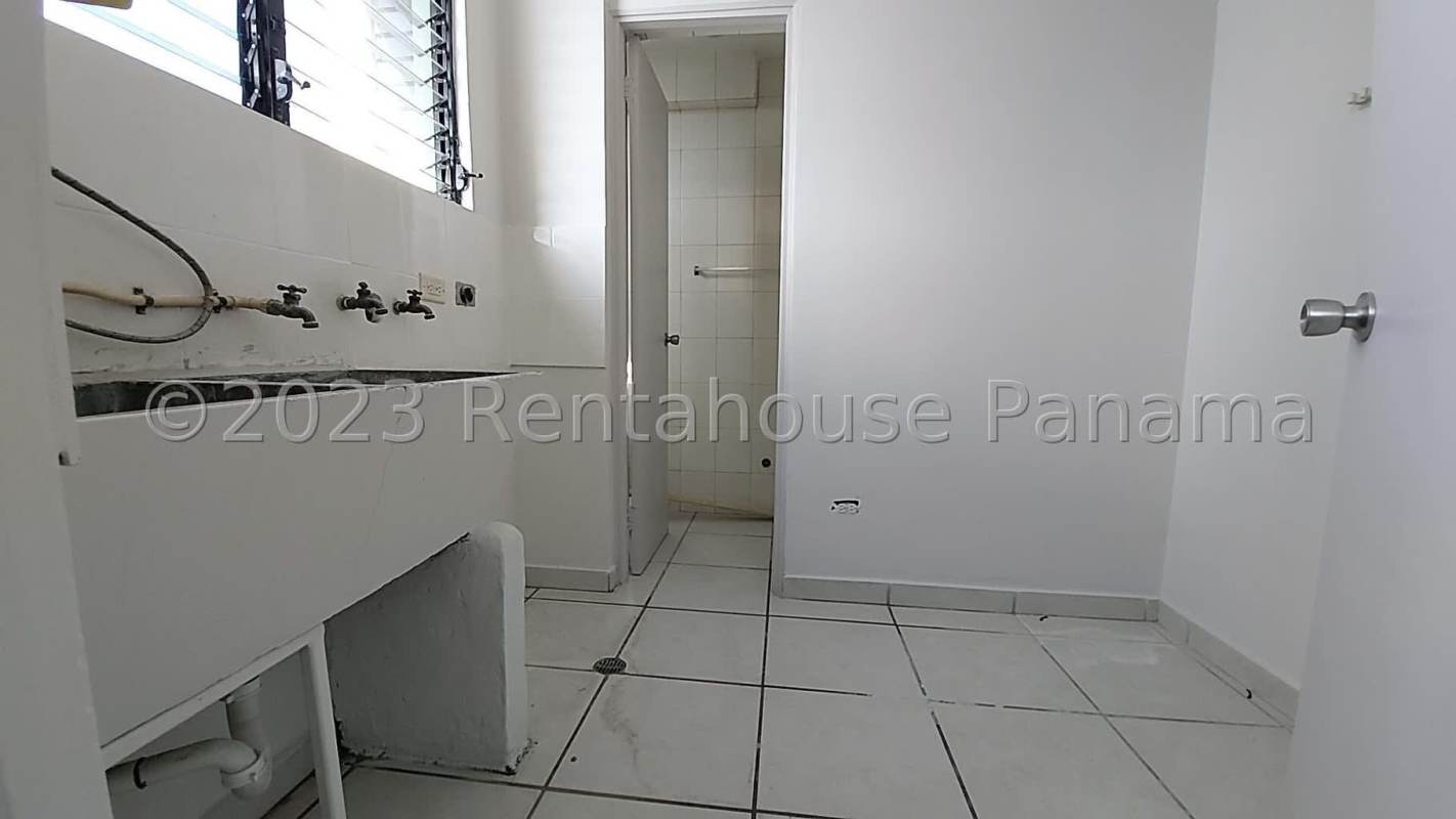 Bright 2BR Apartment with Pool Villa de las Fuentes Panama