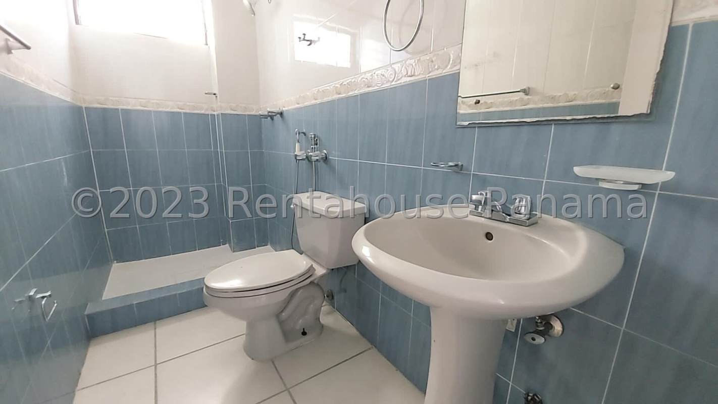 Kitchen with granite countertops, double sink, cabinets PH Villa de las Fuentes Panama