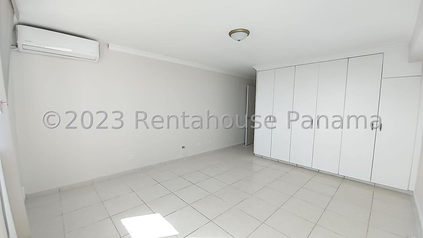 Swimming pool terrace community social areas PH Villa de las Fuentes Betania Panama