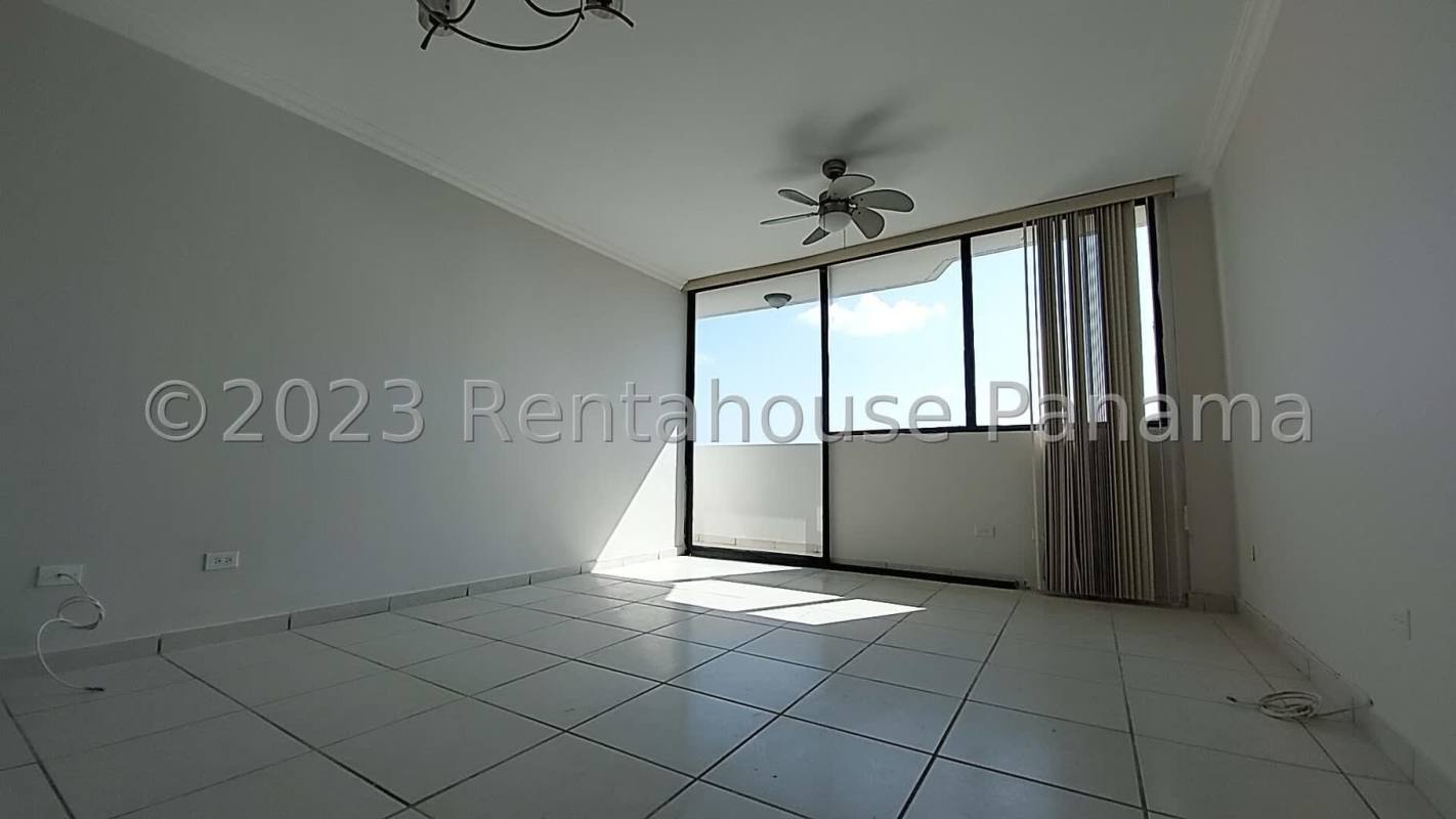 Modern equipped kitchen with granite countertops, appliances in PH Villa Las Fuentes Panama City