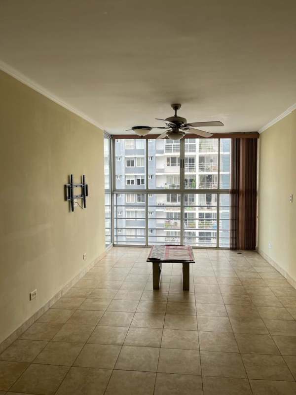 Living room with big windows, ceiling fan, tiled floors PH Transistmica Suites Panama City