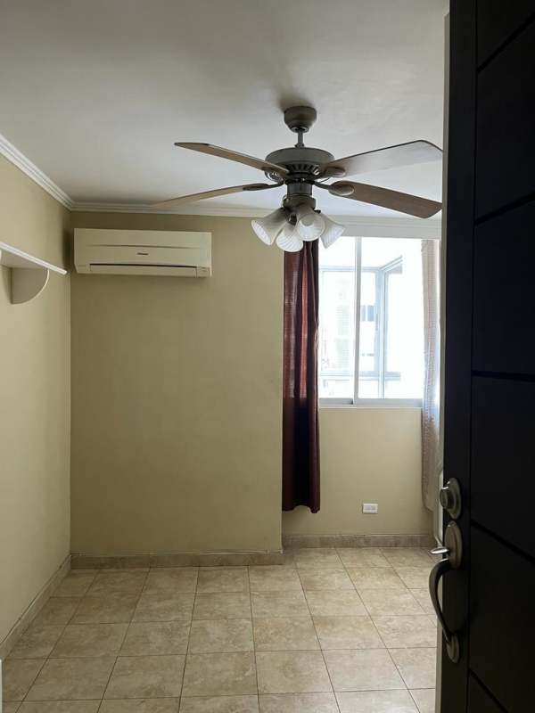 Spacious unfurnished living room with tiled floors, ceiling fan and large windows at PH Transistmica Suites Panama City
