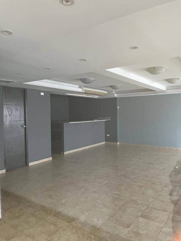 Spacious unfurnished living area with tiled floors and tray ceiling in Panamanian apartment for rent