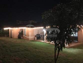 Covered terrace overlooking private garden in Residencial Cubitá house Chitré