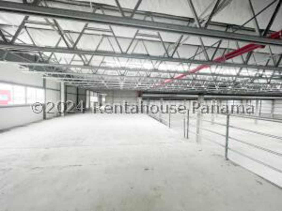 Logistics warehouse loading docks and wide maneuver yard in PH South Park Don Bosco Panama