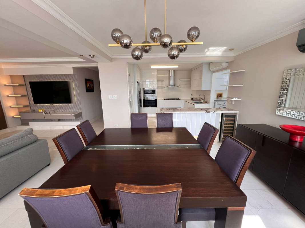 Furnished master bedroom with walk-in closet and city views in PH Vista Pacifica Punta Pacifica