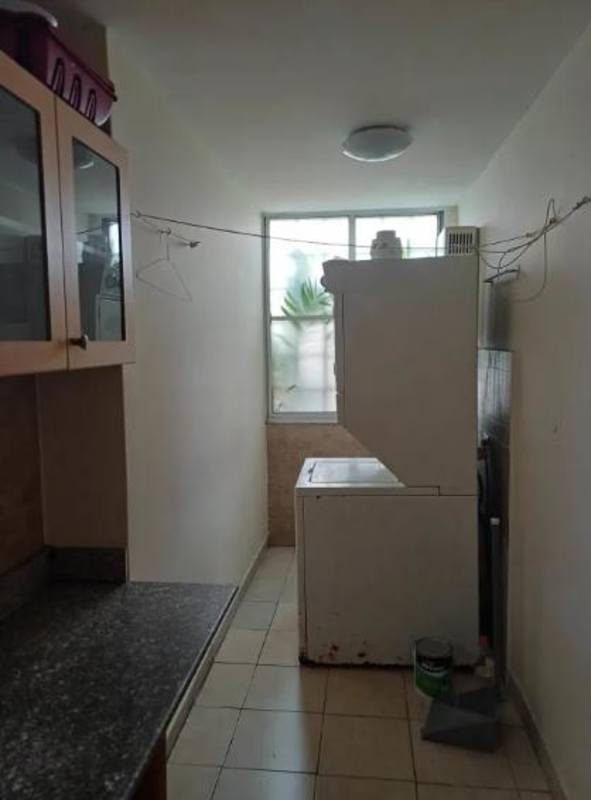 Modern bathroom with walk-in shower, pedestal sink in San Francisco Bay Panama apartment for rent