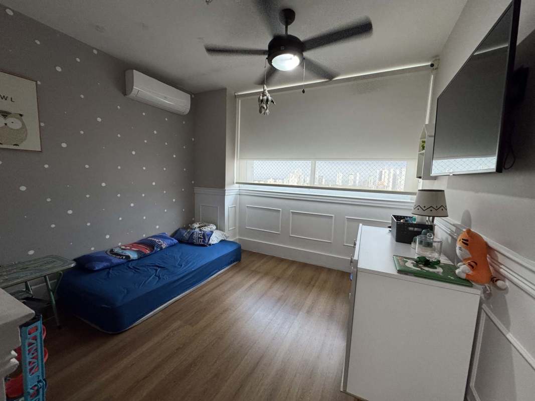 Bright bedroom with large window and AC at Park Avenue Tower Panama City