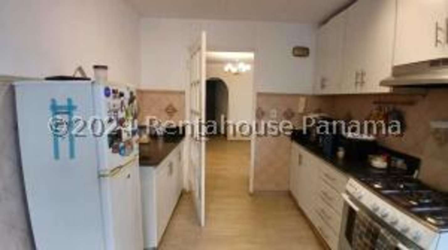 Modern bathroom with shower PH Country Club Panama City