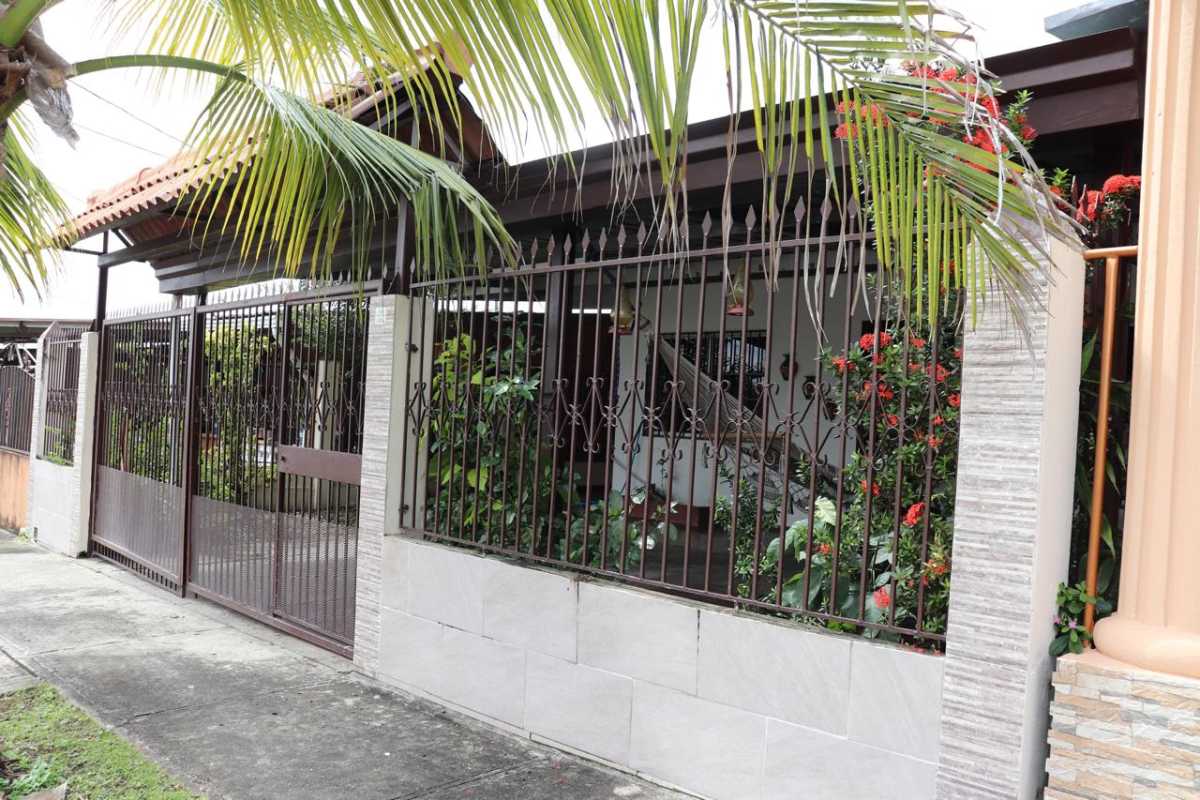 Front yard with plants, metal fence, tiled porch Punta del Este Panama