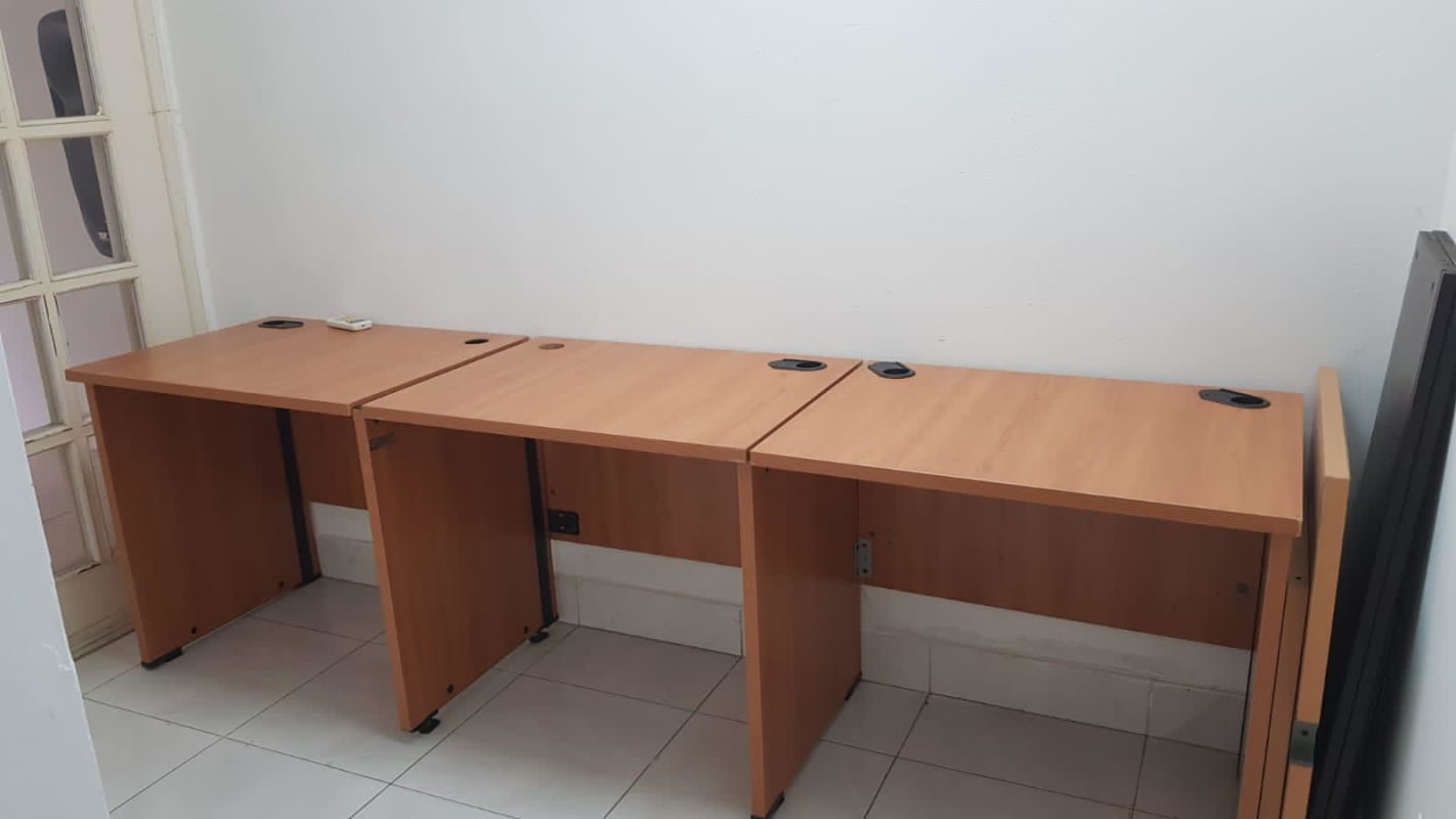 Workstations with modular desks and white tile floors in Betania Panama