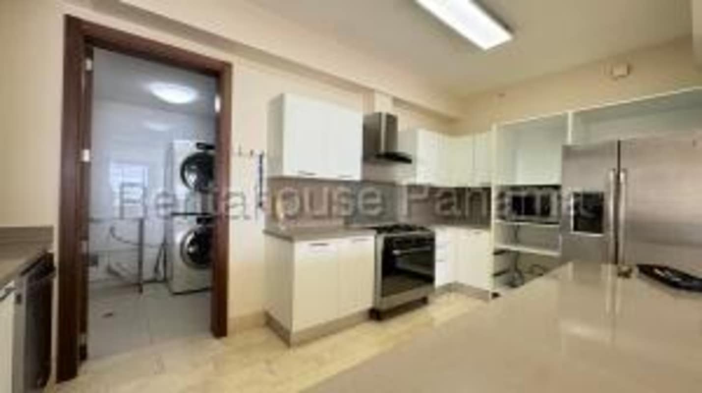 Large outdoor swimming pool with sun terrace at PH Greenview Santa Maria Golf Panama