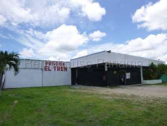 Covered patio space for events with benches and TVs Penonomé Coclé