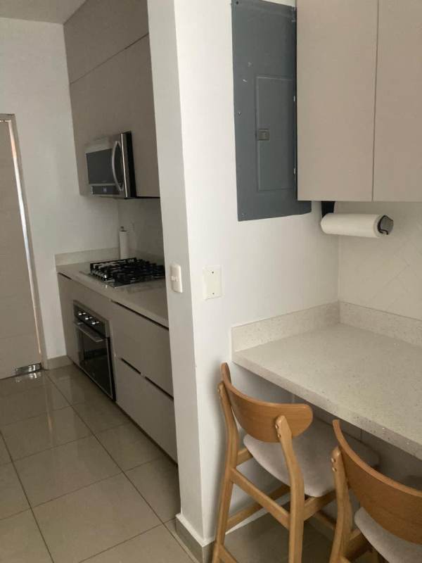 Dining room with AC, mirror wall and city views in PH Galeria Uno apartment