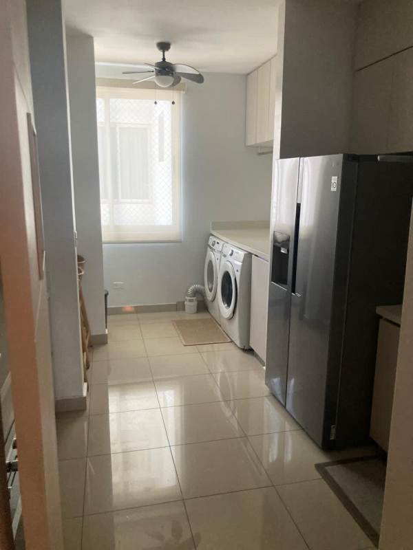 Kitchen with granite countertops, appliances and breakfast bar in apartment PH Galeria Uno Obarrio