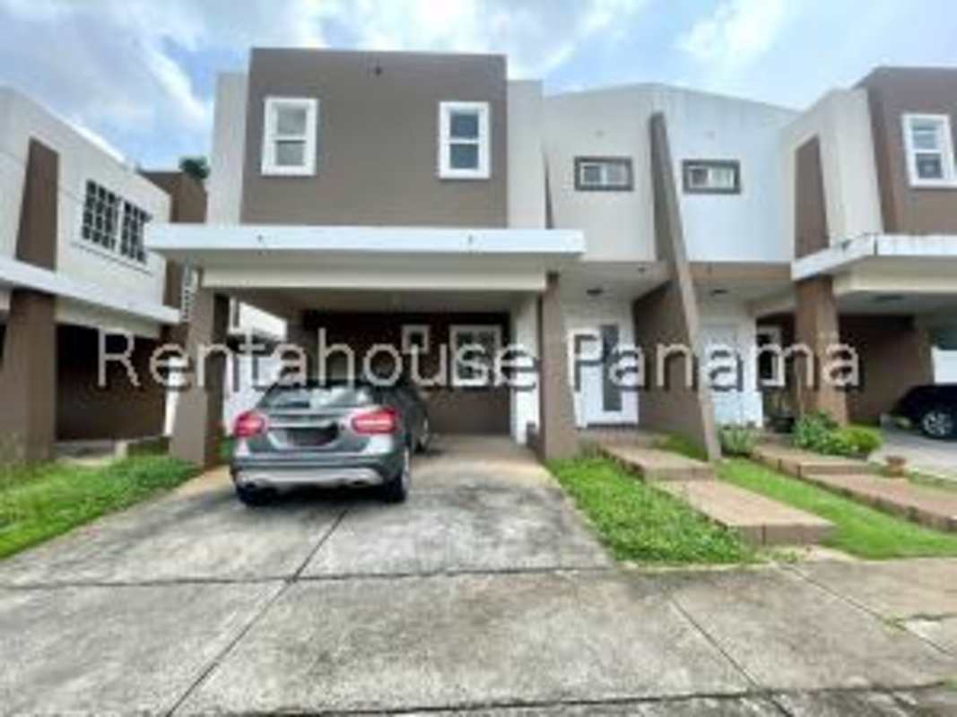 2BR House with Pool in Gated PH Everest Paseo del Norte