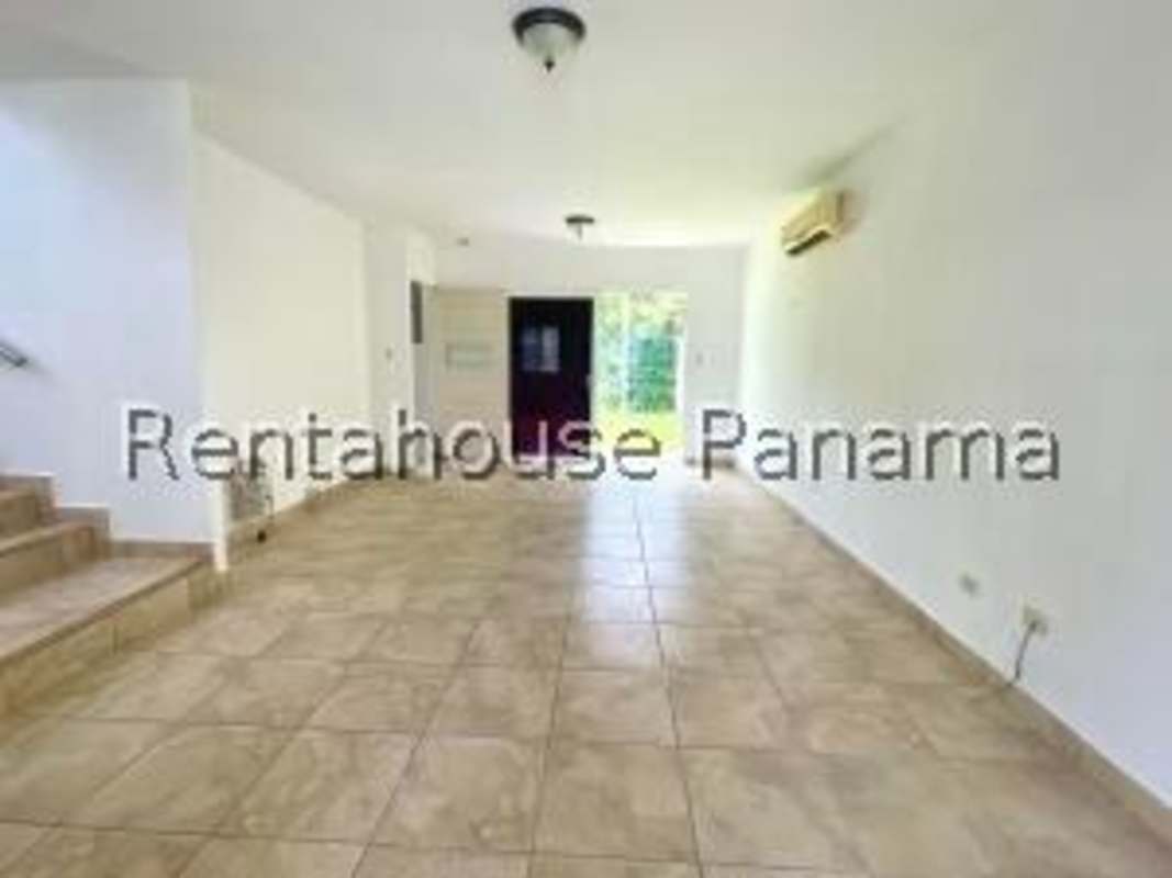 Private fenced backyard with grass and tiled terrace PH Everest Paseo del Norte Panama