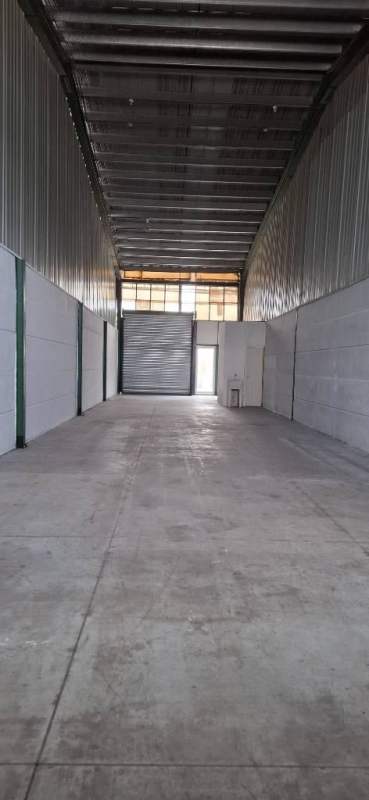 Spacious empty warehouse interior with concrete floor and metal ceiling in Villa Zaita Industrial Panama
