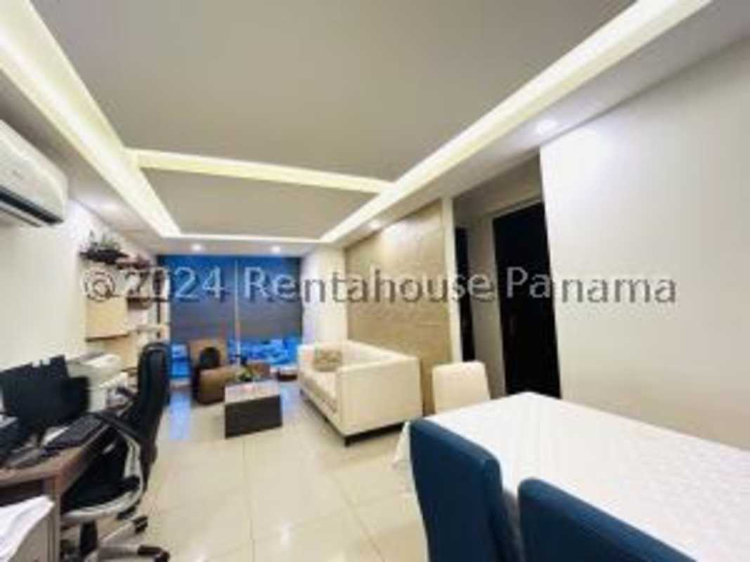 Kitchen with granite countertops, stainless appliances, modern cabinets PH Coral Tower Panama