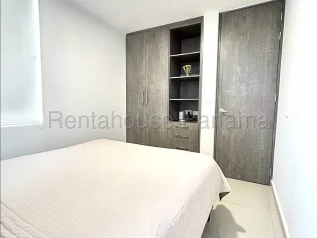 Master bedroom with private bath built-in closet floor tile PH Pijao Panama