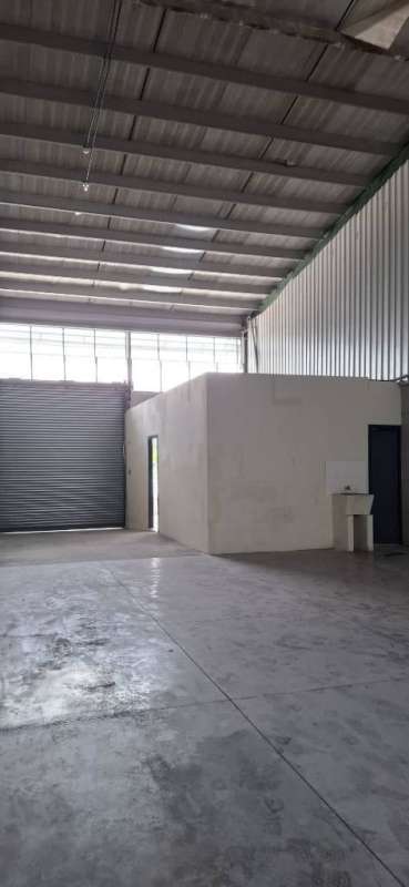 Spacious empty industrial warehouse interior with high ceilings in Villa Zaita Panama