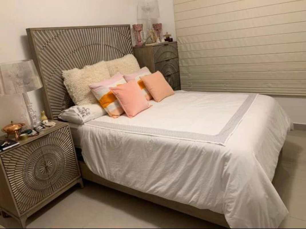 Contemporary bedroom with decorative headboard and warm tones in PH Roma Tower San Francisco Panama
