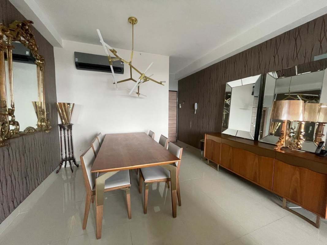 Elegant dining room with gold accents and mirrors in PH Roma Tower Panama