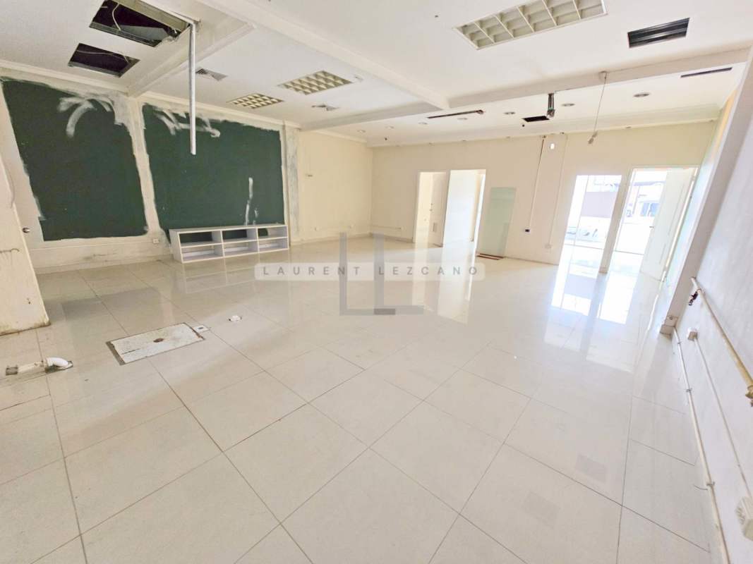 Commercial space interior with tiled floors and accent walls in Chanis plaza Panama City