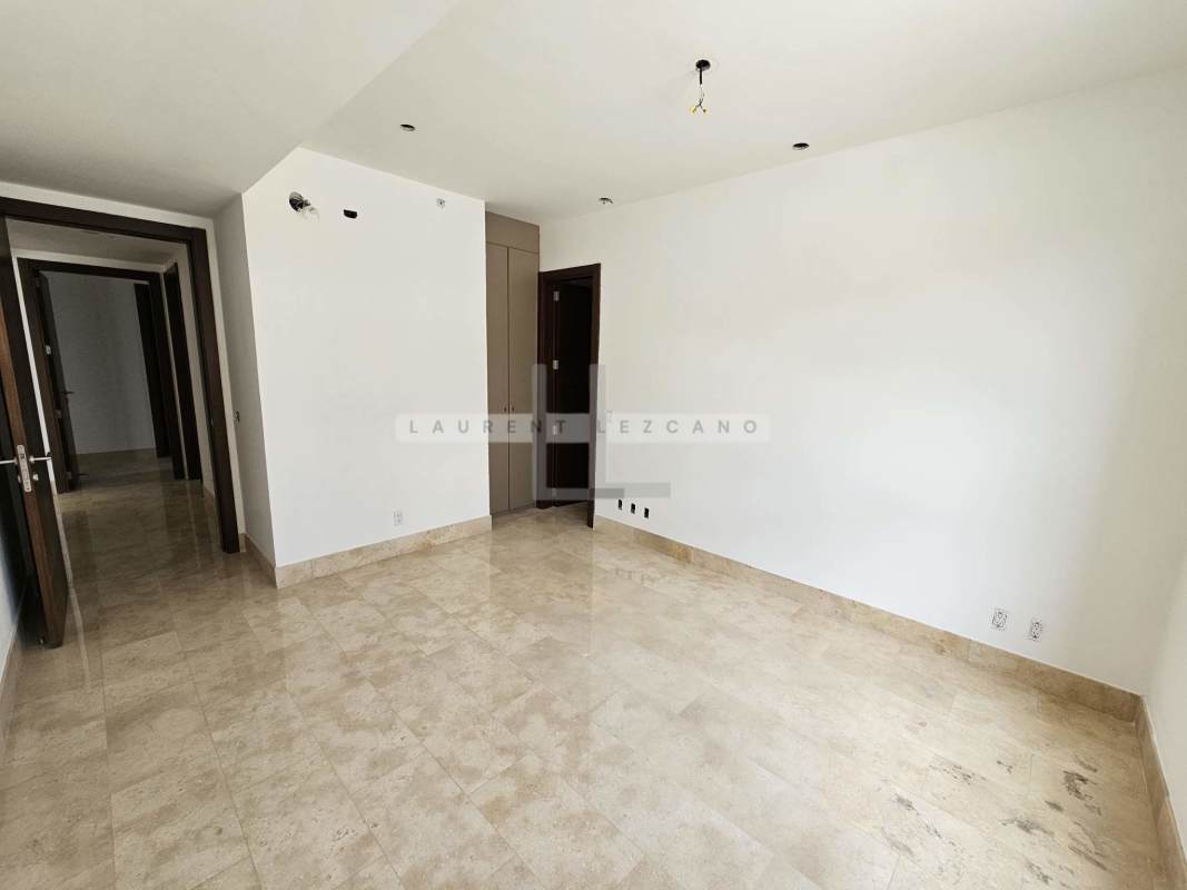 Rooftop infinity pool with wooden deck and skyline views at PH Greenview Panama