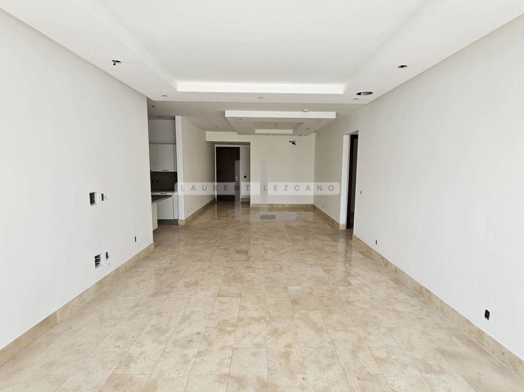 Bright master bedroom with marble floors, large windows, built-in closet PH Greenview Santa Maria Panama