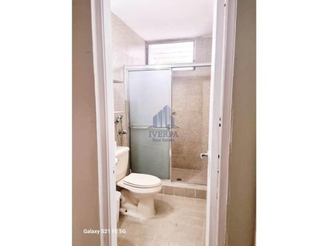 Bathroom with walk-in shower, glass enclosure, and ceramic tiles in PH San Francisco Place Panama