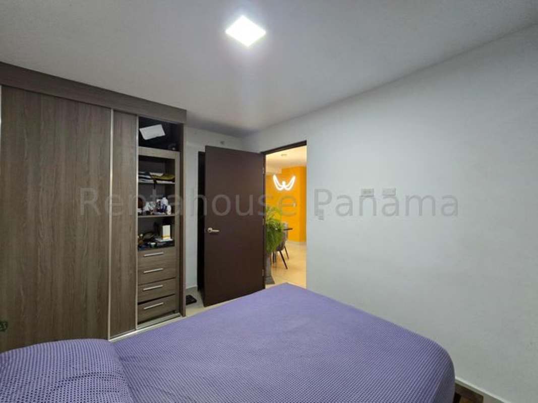 Master bedroom with closet and city views Condado del Rey PH Mi Condado