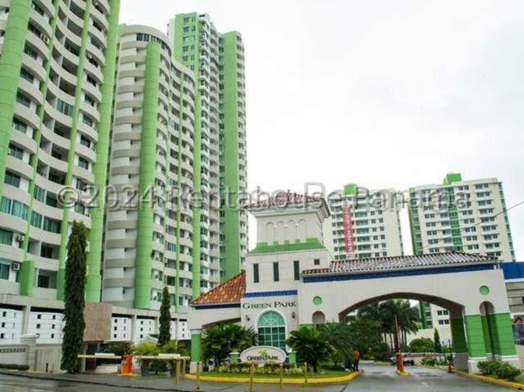 Living area with porcelain floors and balcony sliding door at Green Park Condado del Rey Panama