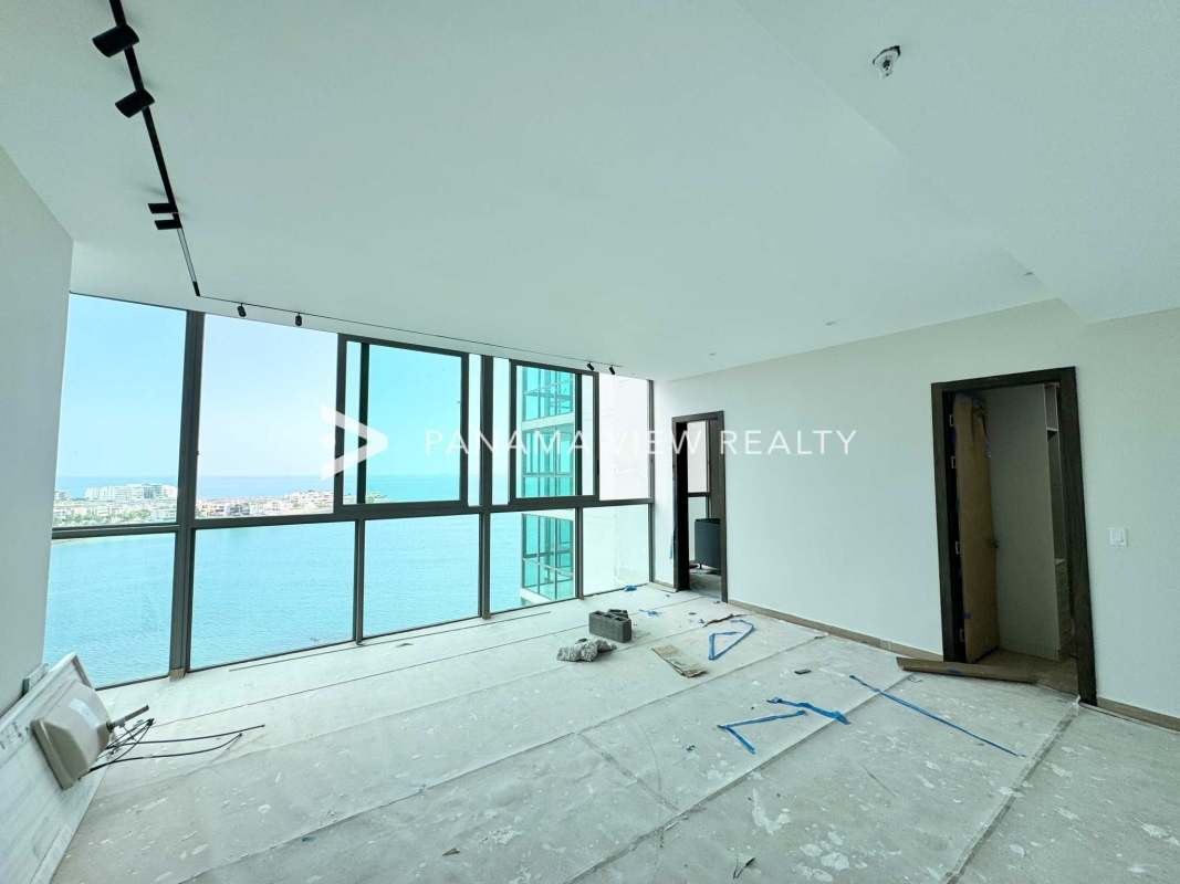 Spacious marble kitchen with island breakfast bar and city views in luxury PH Seapoint Punta Paitilla