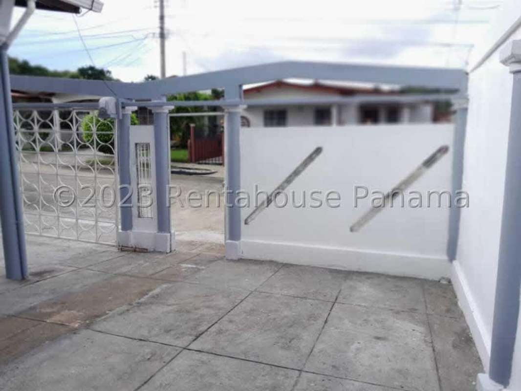 Spacious 3BR House with Terrace in Brisas del Golf in San Antonio - View 3