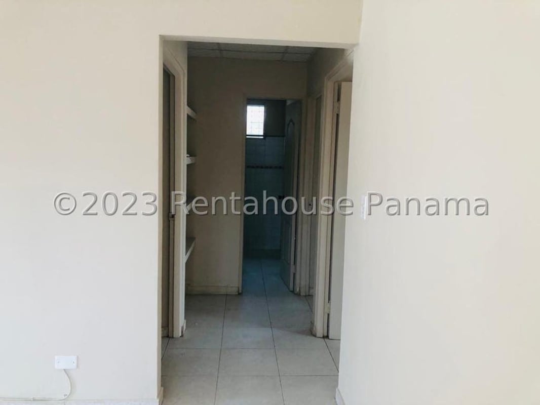 Spacious 3BR House with Terrace in Brisas del Golf in San Antonio - View 5