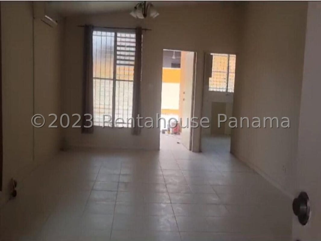 Spacious 3BR House with Terrace in Brisas del Golf in San Antonio - View 4