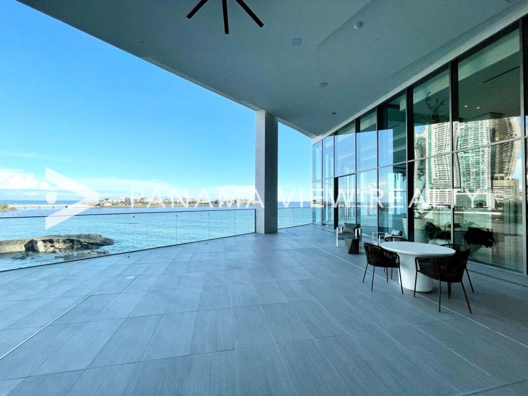 Sea Point Punta Paitilla large oceanfront balcony terrace panoramic views luxury condo Panama