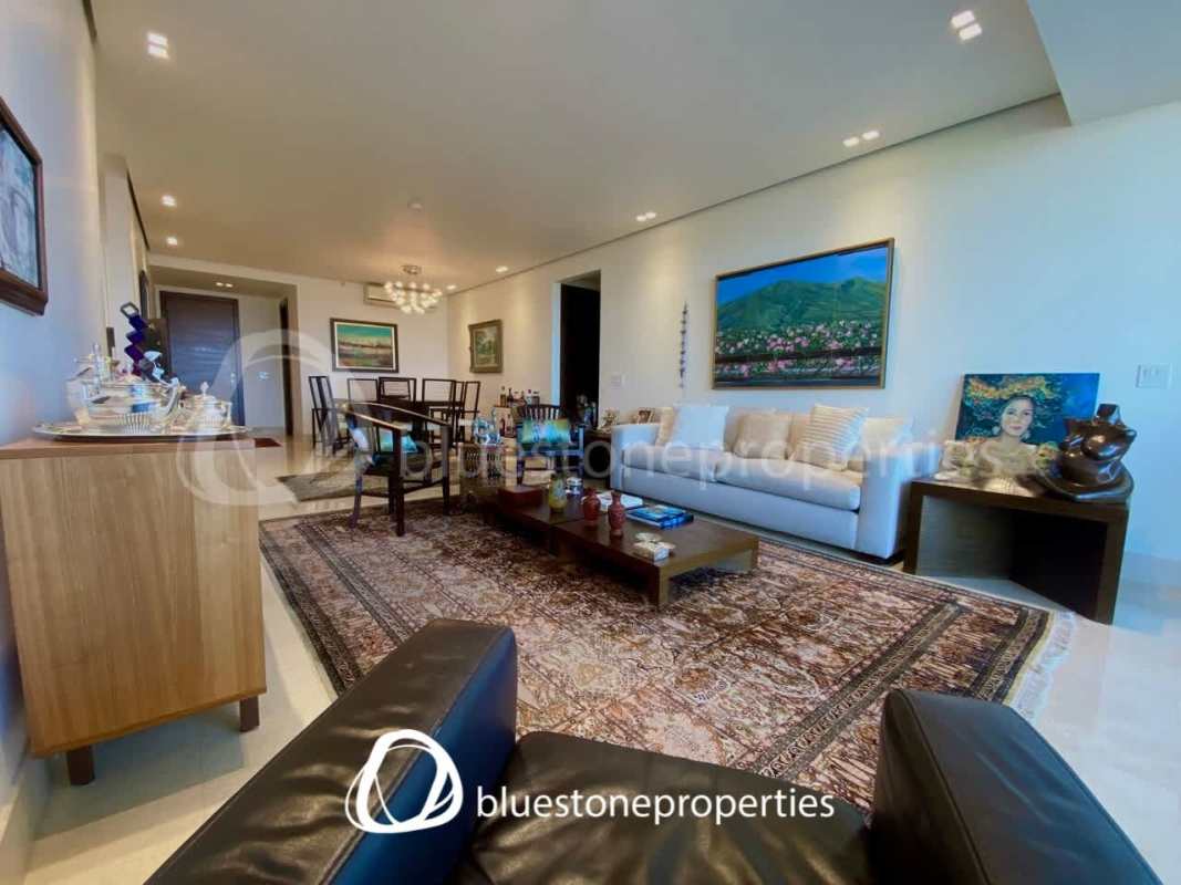 Dining space with large windows and panoramic views at PH Greenview Residences Santa Maria Panama